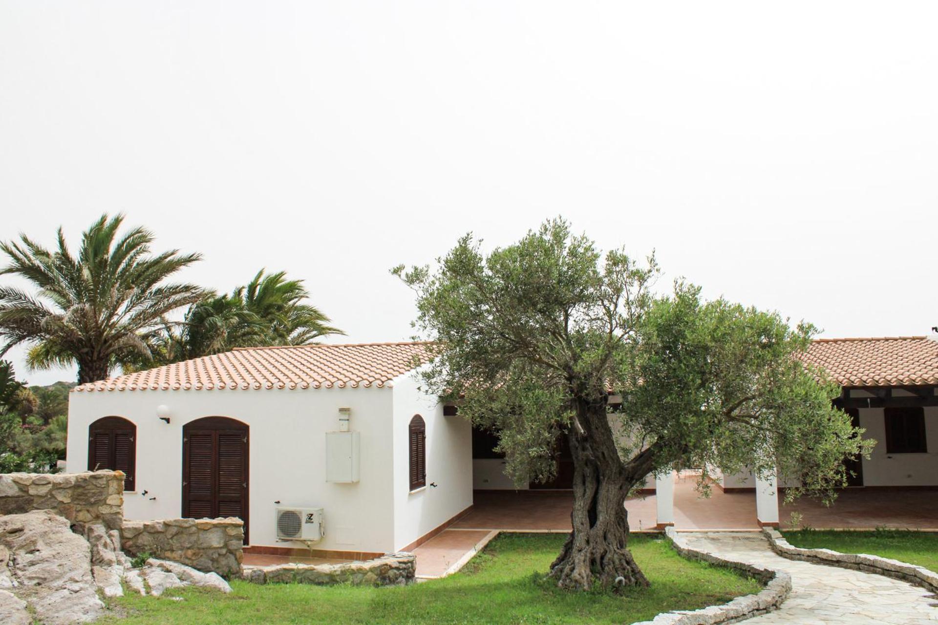 Le Rocce Antiche Hotel Resort SantʼAntìoco Exterior foto
